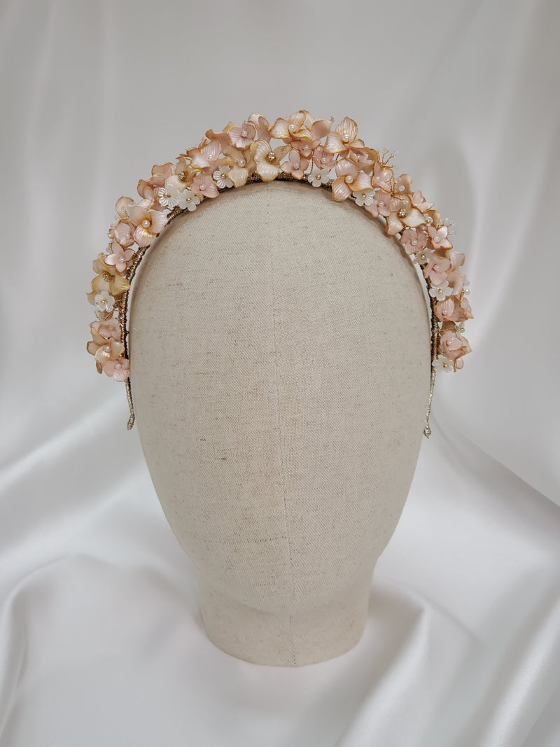 Elizebeth Crown